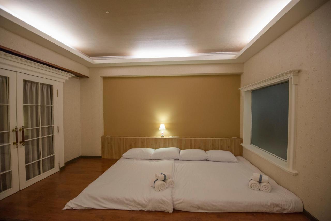 Kaohsiung Time'S Hotell Exteriör bild